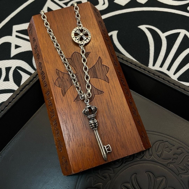 Ch*0me He**ts necklaces